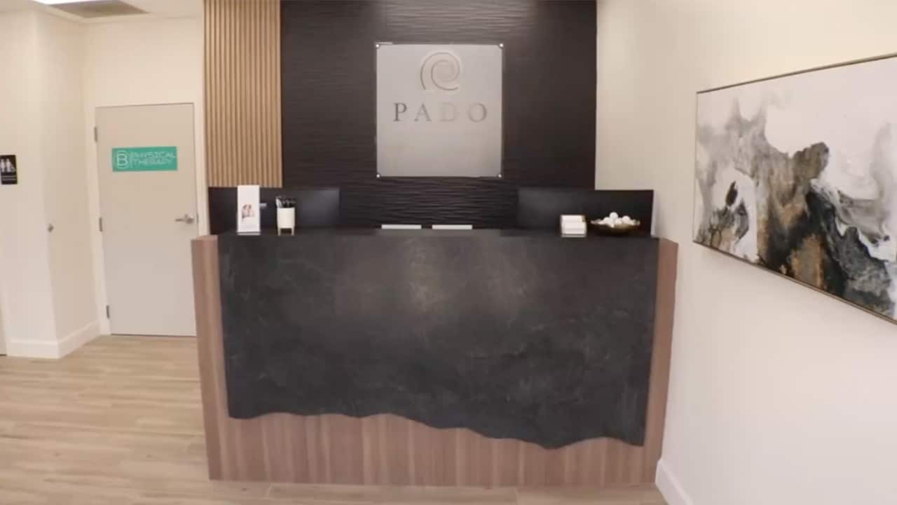 Front desk vid bg