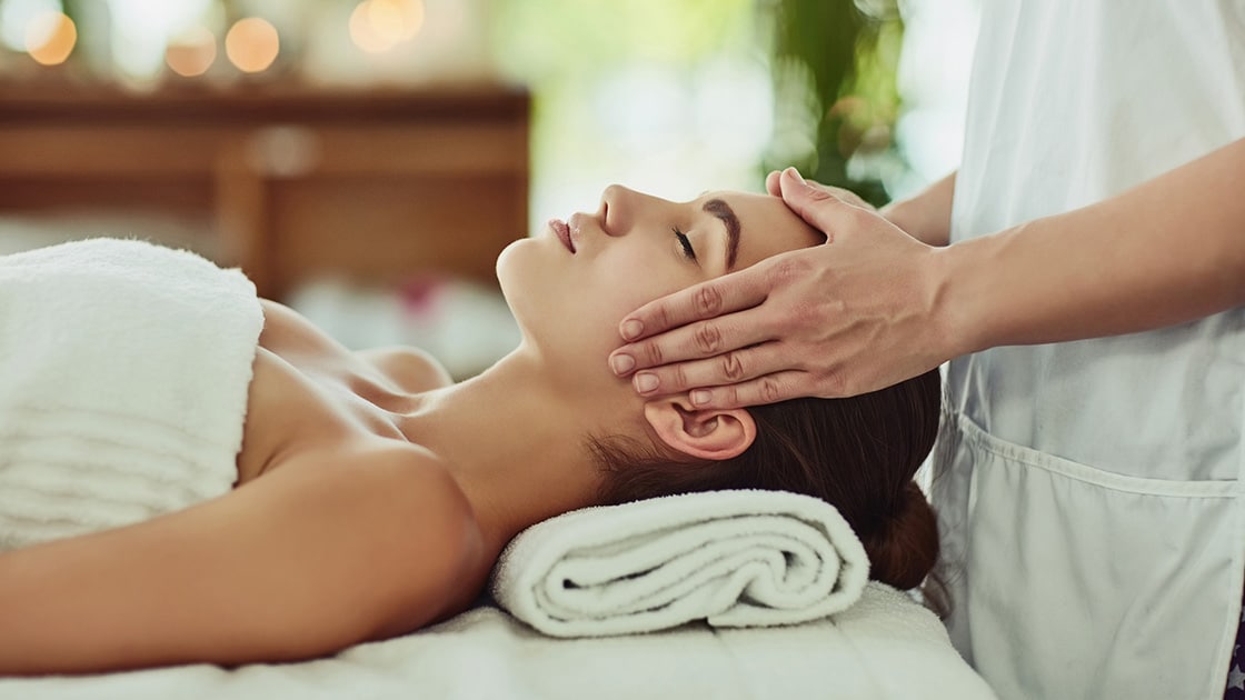 Head massage 925256722 1120x630